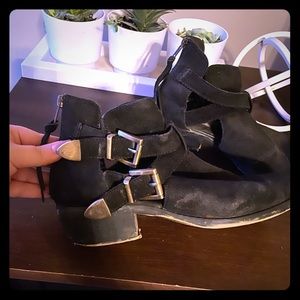 Size 8 Steve Madden black booties